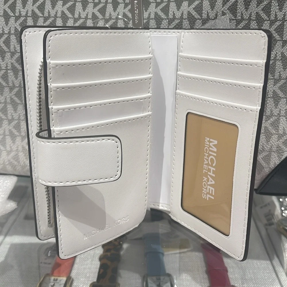 Michael Kors Jet Set Travel Md Printed Signature Logo Bi-Fold Wallet
Dragonfruit - Picture 14 of 16